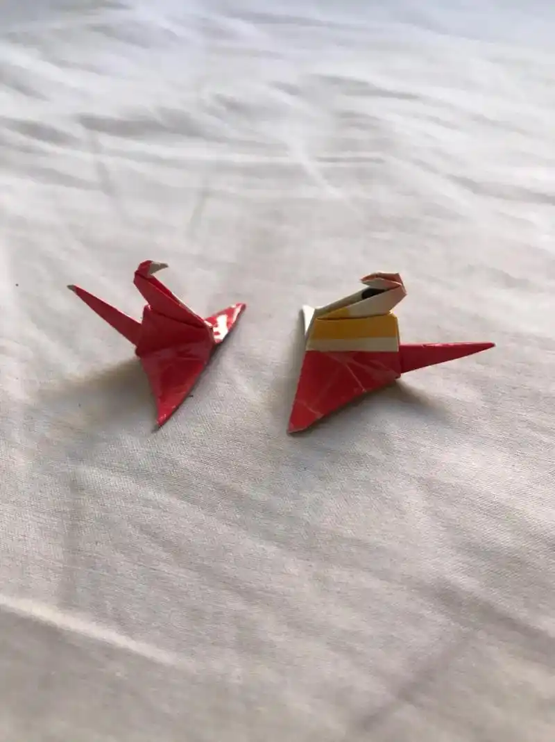 多少年前我就折千纸鹤.它的寓意特别好,首先送男生,女生.祝福 - 抖音