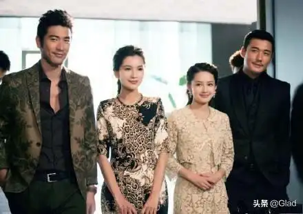 胡兵和高以翔都是模特,身高胡兵1.89而高以翔是1.95.