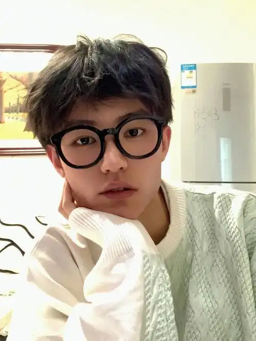 见面少也没关系,我又不会喜欢别人#分享照片  #我的日常