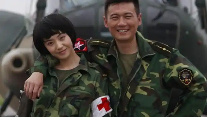 徐洪浩一段婚姻一个孩子娶小10岁娇妻孩子刚出生就参与拍戏