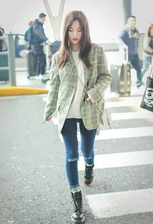 原创看错鞠婧祎的美穿复古丝绒裙大肆玩妩媚时尚眼神令直男心醉