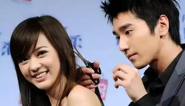 回顾那个叫闺蜜丈夫爸爸的陈意涵扎双马尾卖萌却说人设恶心