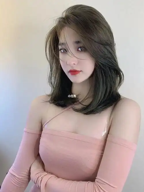 青棕色锁骨发摩根烫造型烫