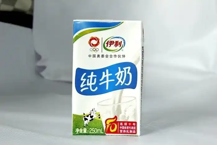 伊利纯牛奶盒装正面照一盒牛奶高清