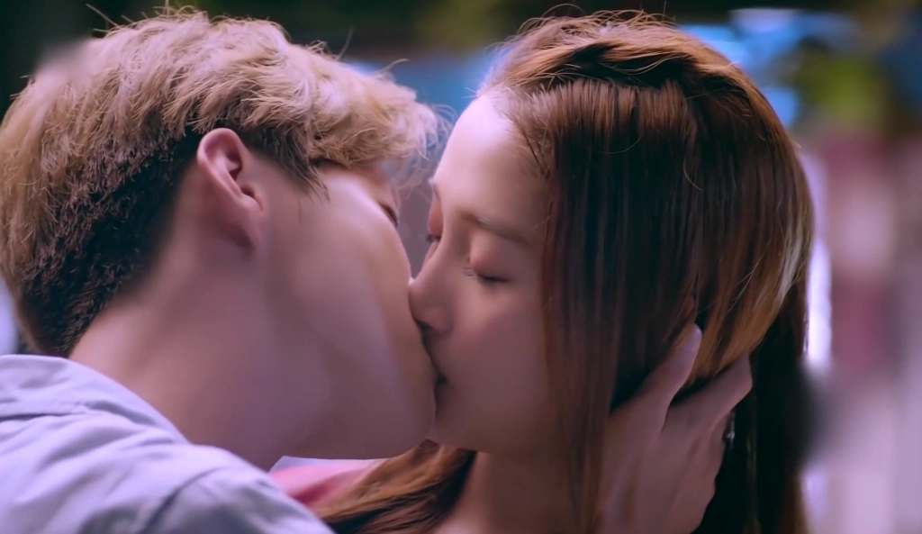 鹿晗和关晓彤 ,为什么总是被网传分手?