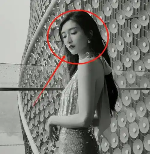 用姜文电影滤镜拍照,金晨江疏影变文艺女神,气质差距却在仪态上_大片