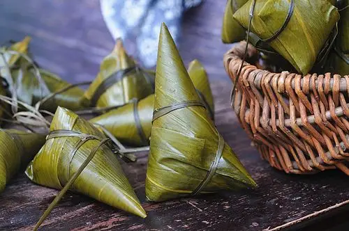 草灰水粽子,草灰水粽子的家常做法 - 美食杰草灰水粽子做法大全