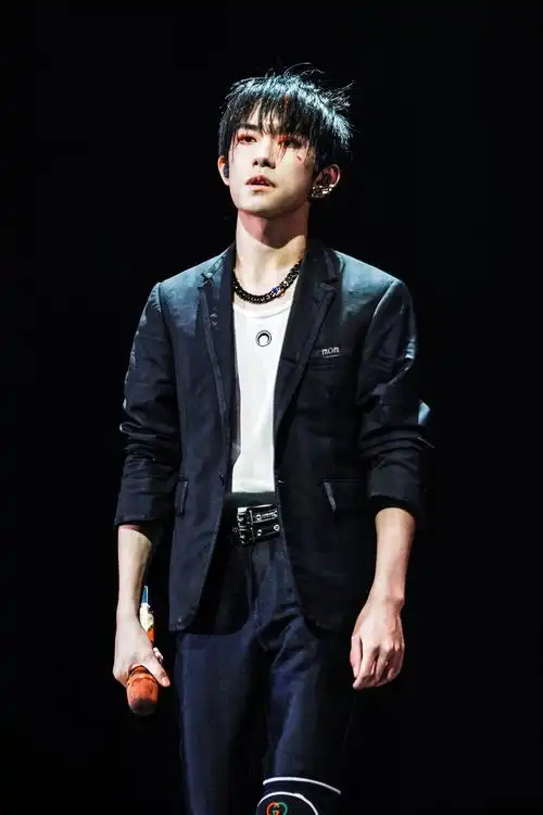 易烊千玺 2019玊尔演唱会