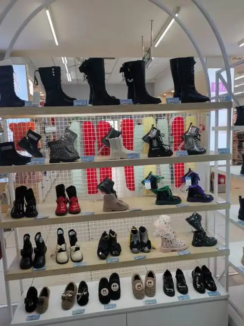 主打款重复陈列,少款多量 2.广告宣传 3.高档商品运作 4.