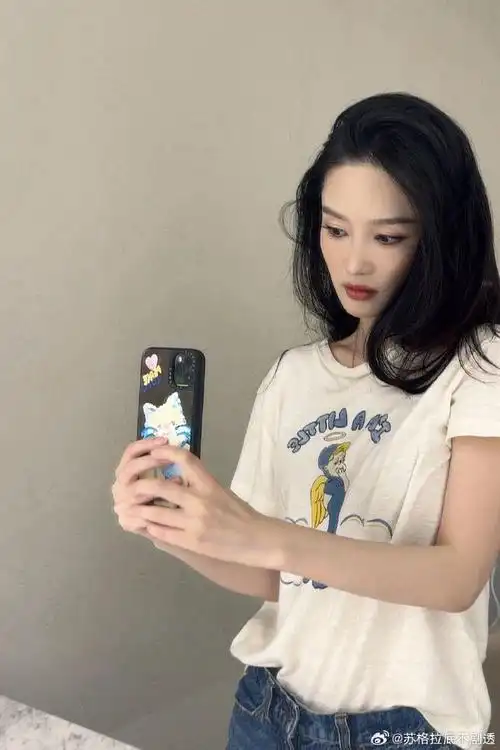 李沁wink自拍照##李沁收工wink