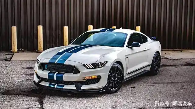 2020款福特野马谢尔比gt350r,配备标准碳纤维轮毂