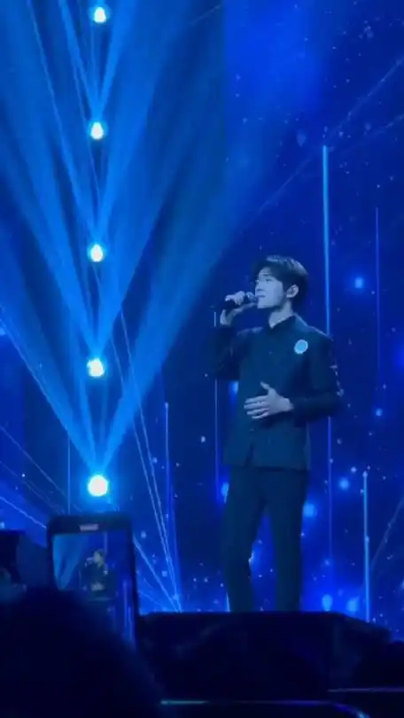 易烊千玺不辞星海舞台