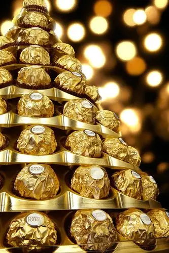 把费列罗巧克力融入婚礼 金色闪耀小奢style