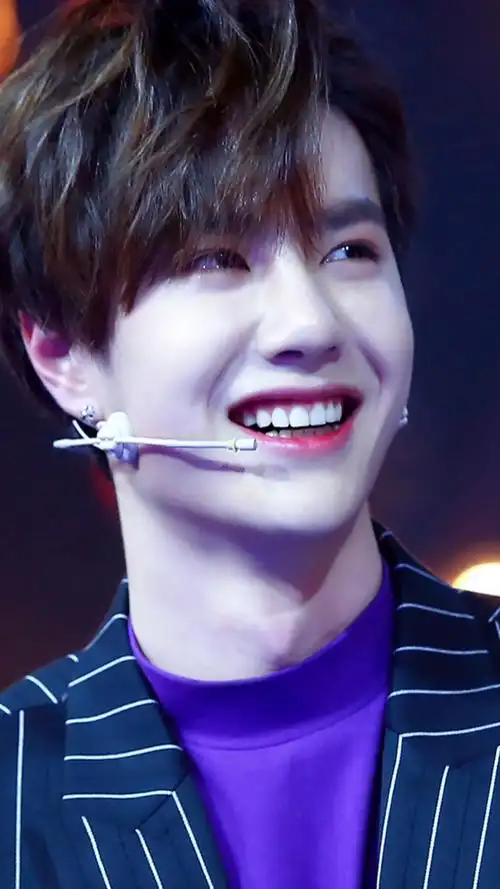 王一博这个笑容,心都融化了!