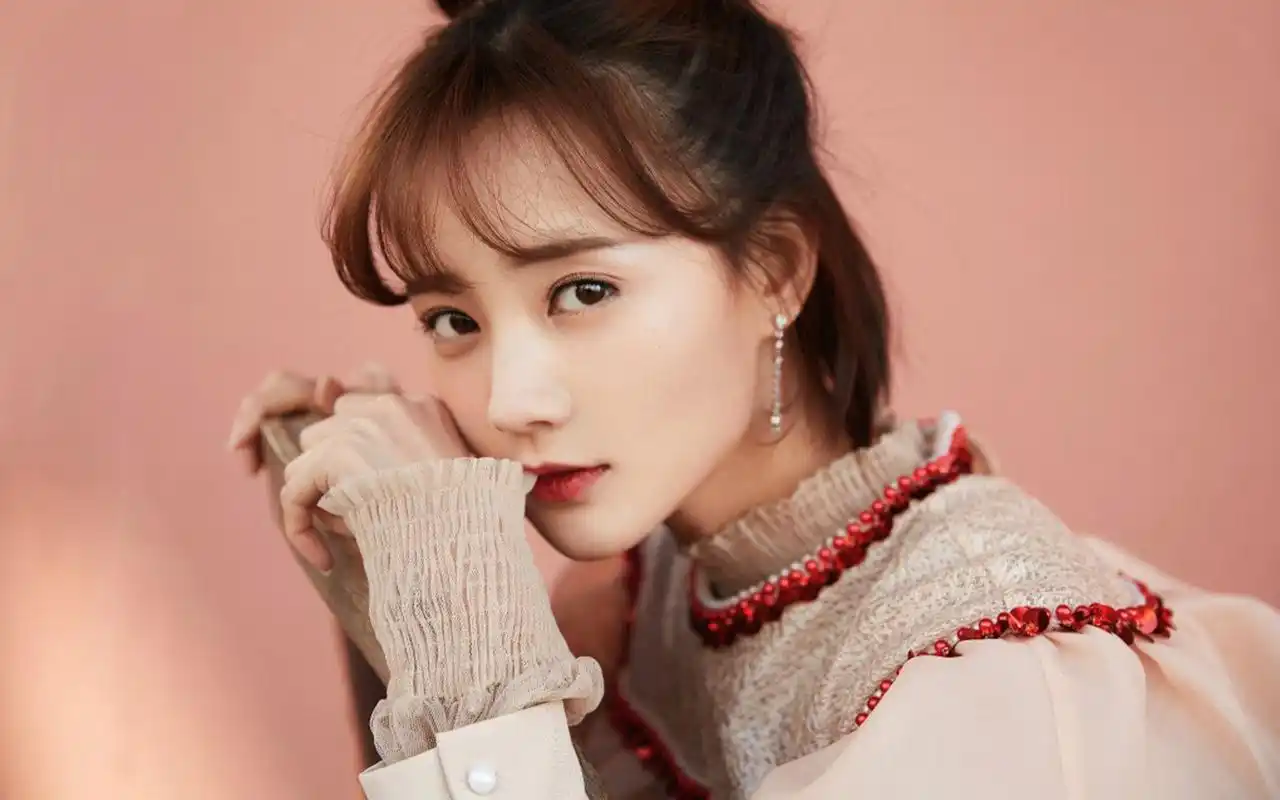 人气小花李一桐潮流时尚写真桌面壁纸