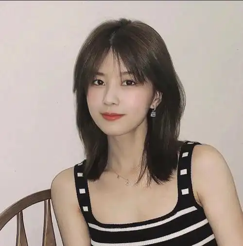 高额头刘海发型适合方脸女孩