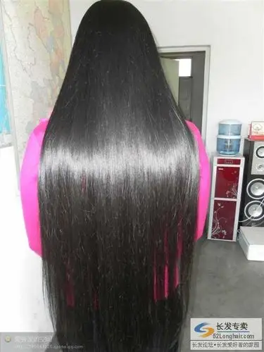 分多束剪下少妇的黑亮直发-爱秀发77# 剪发_中国长发