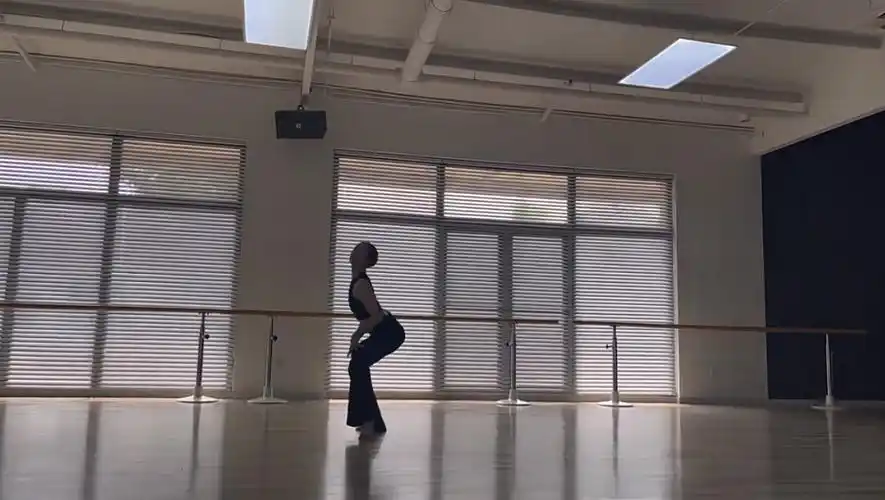 孙莉晒热舞视频,穿舞蹈服跳舞好性感,大长腿小蛮腰十分吸睛|孙莉