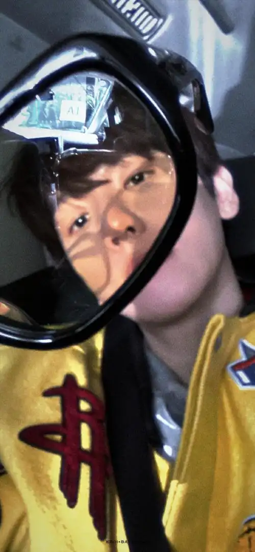 伯贤男高感#240322 边伯贤ins更新|修图  今天的礼物怎么样呢?