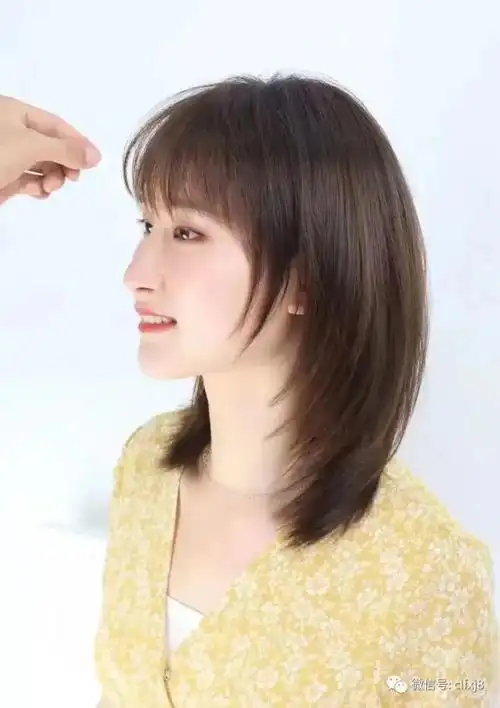 当下流行少女锁骨发