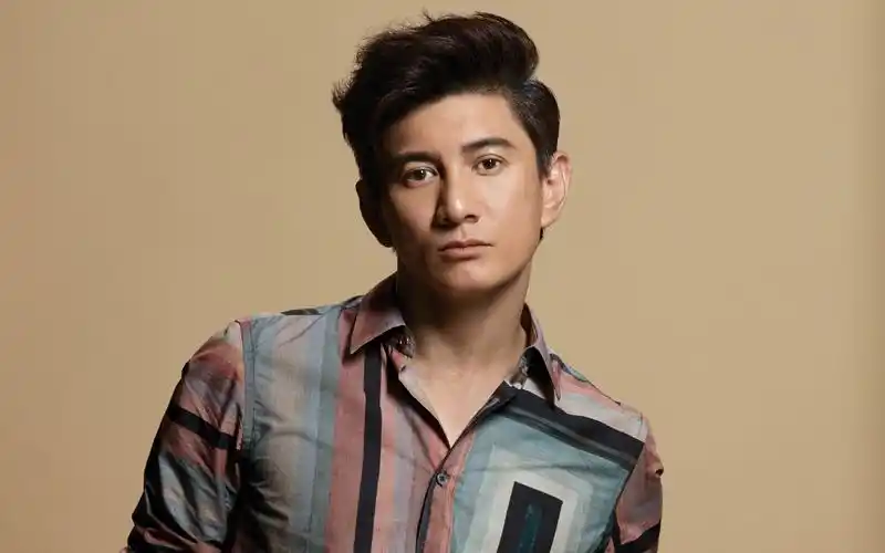 吴奇隆胖了,近日,金牌经纪人黄柏高晒吴奇隆近照