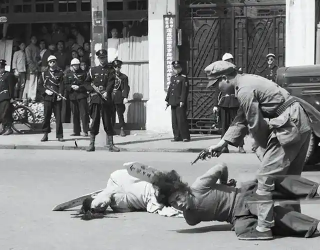 震惊一时的公审大会枪决现场居然有犯人假死