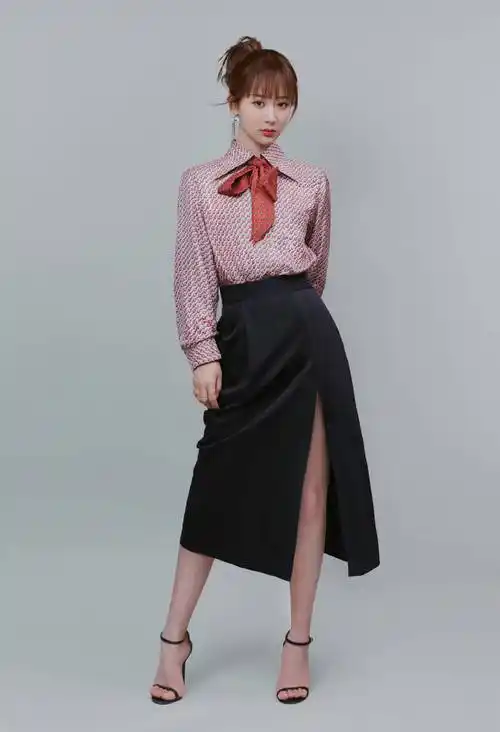 穿黑色西装配12万的首饰,美得很高级 黑色|流量|高跟鞋|高扎|西装