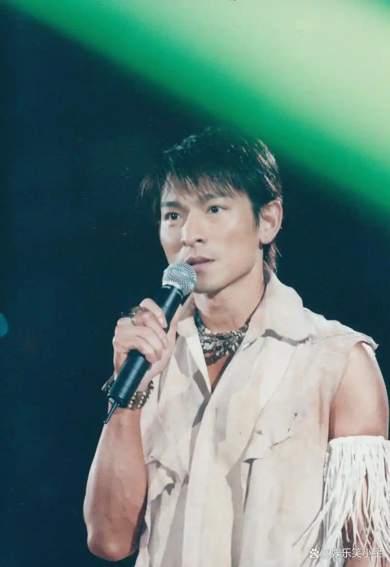 刘德华太帅了 侧脸更是帅到极致