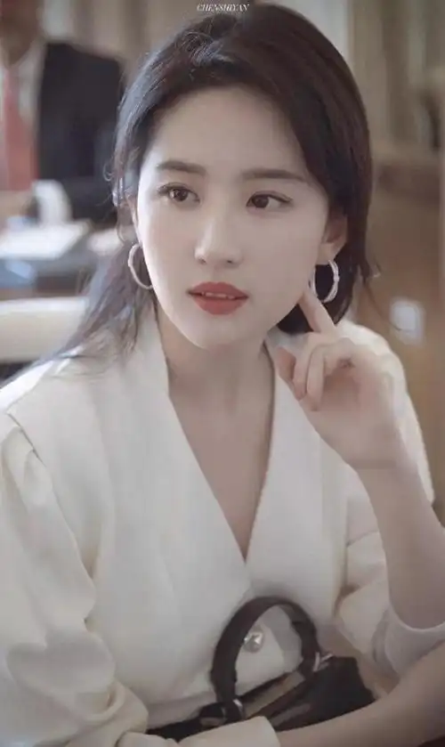 北京时间11月7号下午著名演员刘亦菲最新消息