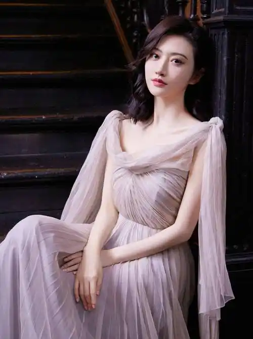 景甜穿淡粉闪钻纱裙好优雅 仿佛城堡里的甜美公主_魅力_光芒_钻石