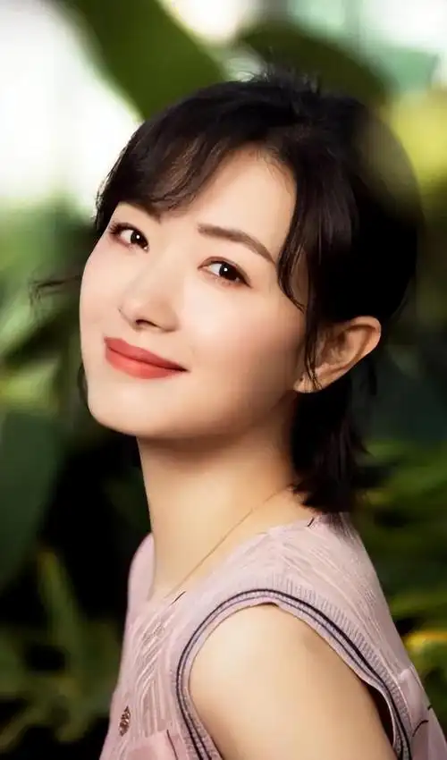 演员万茜,专心演戏从不炒作,嫁摄影师丈夫,婚后生一女幸福甜蜜