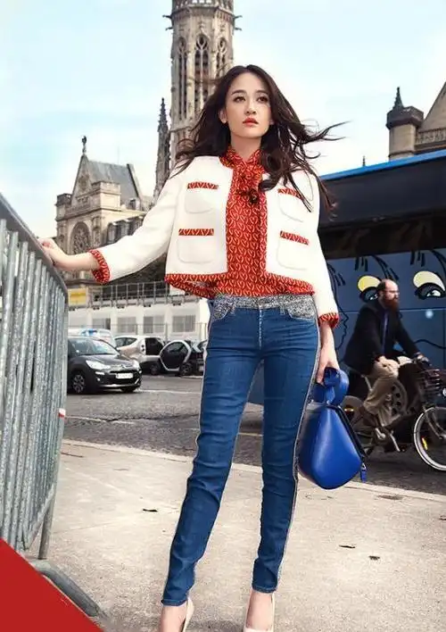 女神陈乔恩告诉你,毛衣搭配牛仔裤是秋季最经典的穿法之一