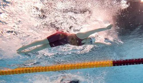 恭喜!徐州女孩张雨霏在刚刚结束的女子100米蝶泳中拿下第二名
