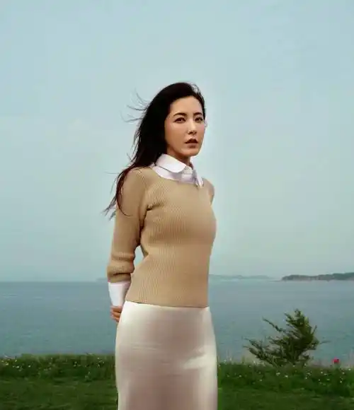 46岁女明星曾黎写真照片,所谓的"风韵"可能指得就是曾黎这样的美女吧