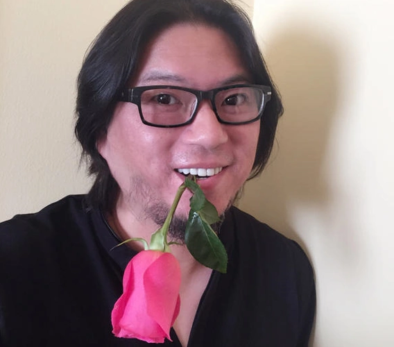 高晓松晒28张自拍拼图网友请一张都别发