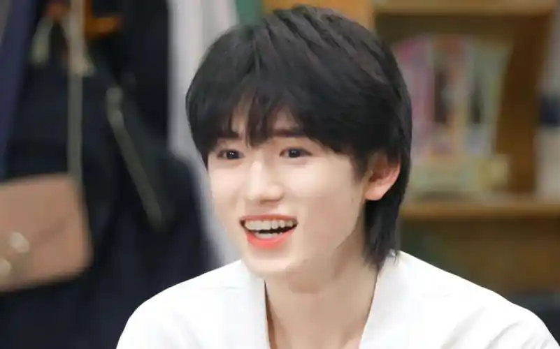 【宋亚轩】这么可爱的小宝贝,我要用一个棒棒糖骗走你!