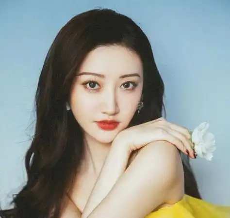 天生不上镜的8位女明星真人个个又瘦又美比照片漂亮10倍