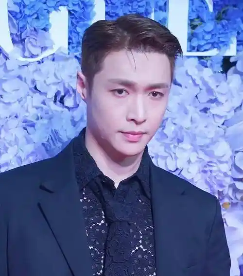 vogue红毯杨幂,童谣都像大妈,汤唯艳压,张艺兴变得酷似小沈阳_白宇