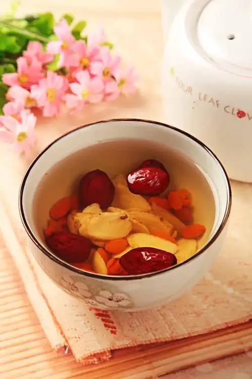 黄芪红枣枸杞茶