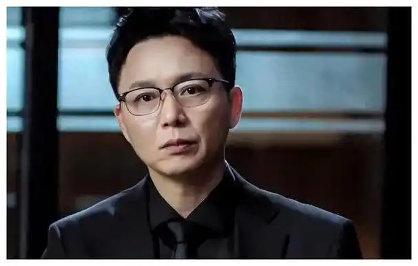 越老越帅的男演员,我只服这5位!气质好不说,连鱼尾纹都是戏