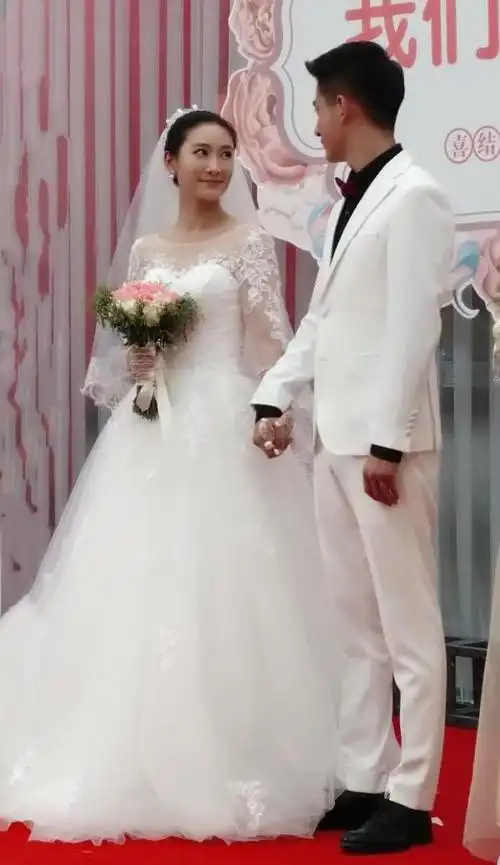 初心不改!陶昕然新剧杀青感慨发文 不舍台前幕后合影留念