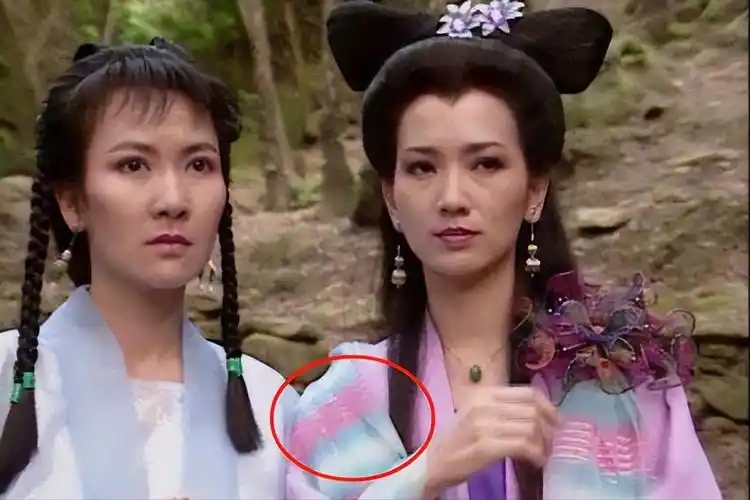 新白娘子传奇中的穿帮镜头很搞笑我看这么多年都没发现