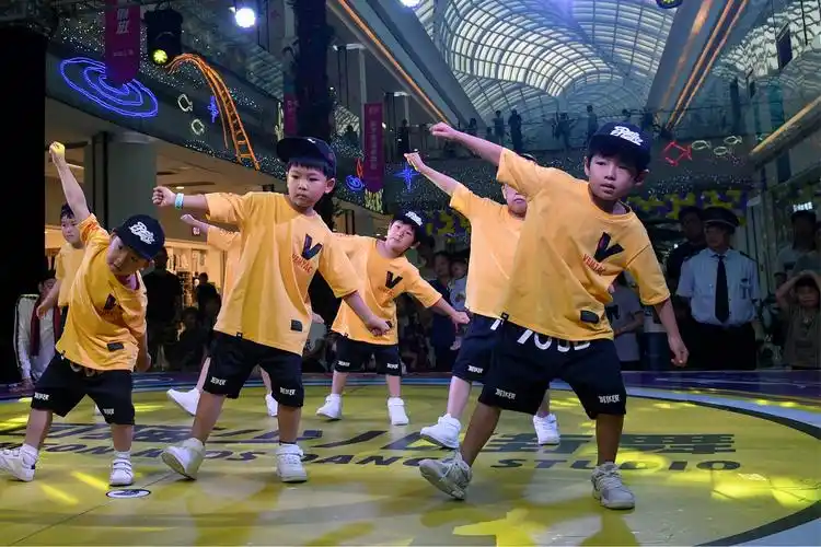 黑可猫少儿街舞表演