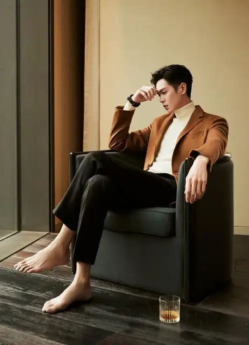 张若昀说跨过去2023你好##张若昀晒剧照告别2022