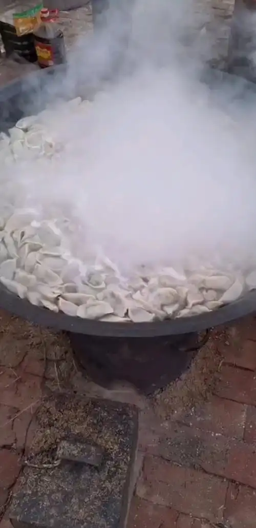 这大锅煮出的饺子就是香