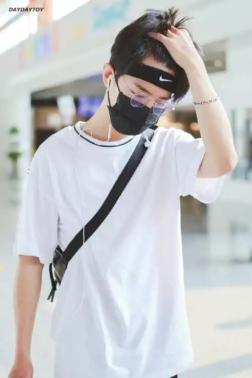 和肖战点亮微博之夜