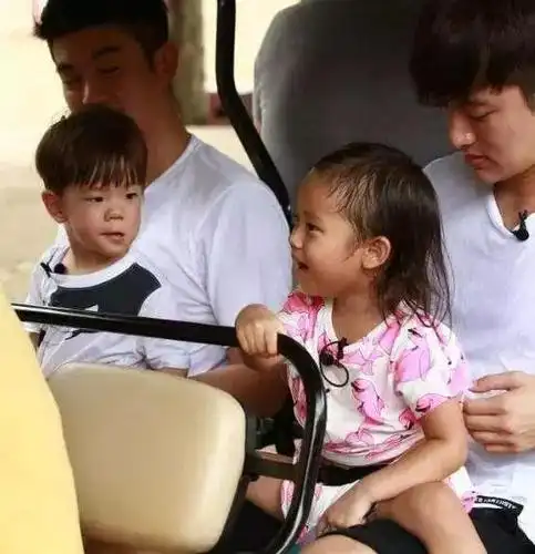 何炅是王诗龄的干爸,高圆圆认贾静雯女儿做干女儿