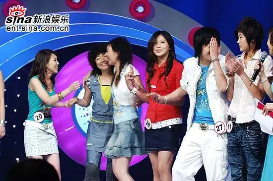 今日(7月1日星期六)中午,湖南卫视直  播"2006超级女声"沈阳赛区50进