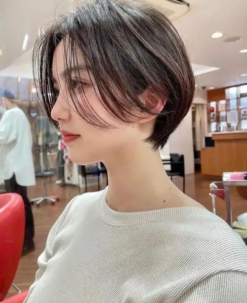 中性日系短发乖巧也帅气
