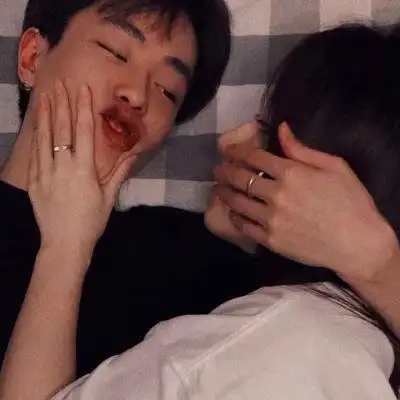 情侣头像简单干净大方一左一右甜蜜情侣高清微信头像图片大全